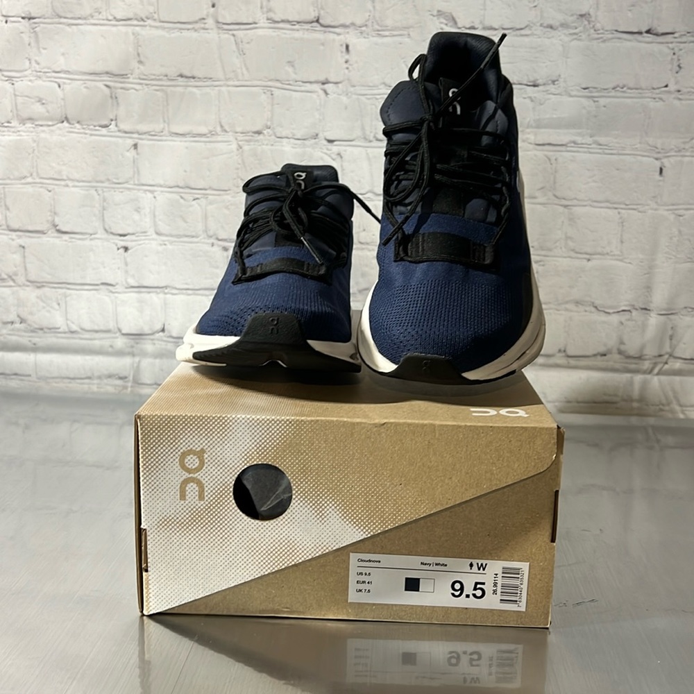 On Cloud Nova - Navy/Black/White -Women 9.5 EUC